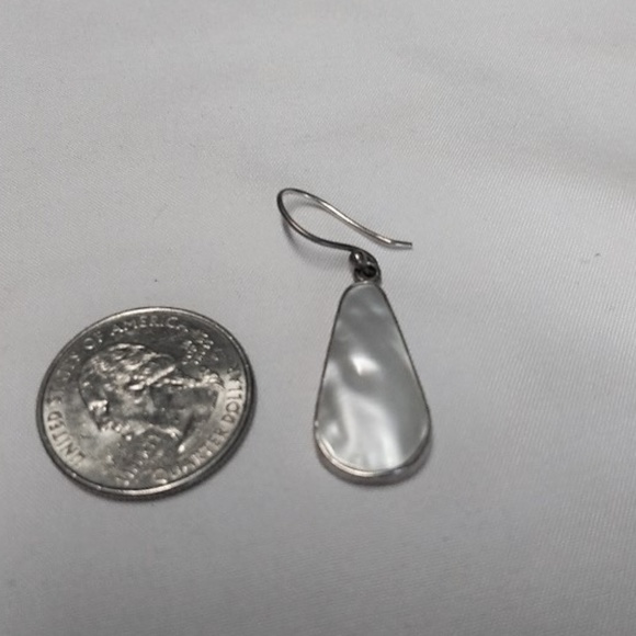 Beautiful Mother of Pearl earrings/Sterling silver - Picture 2 of 4